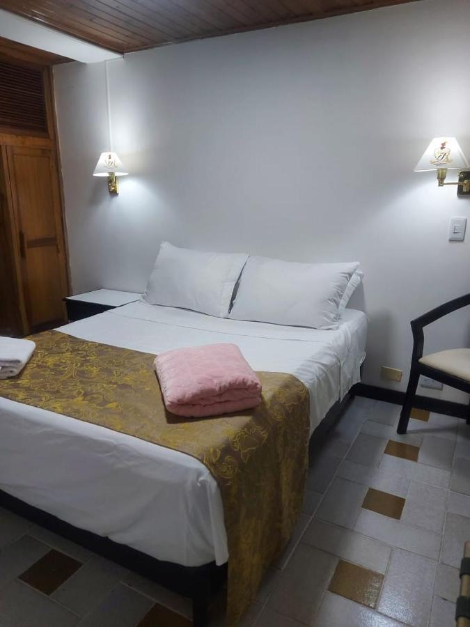 Hotel Mariscal Robledo Cartago Bagian luar foto