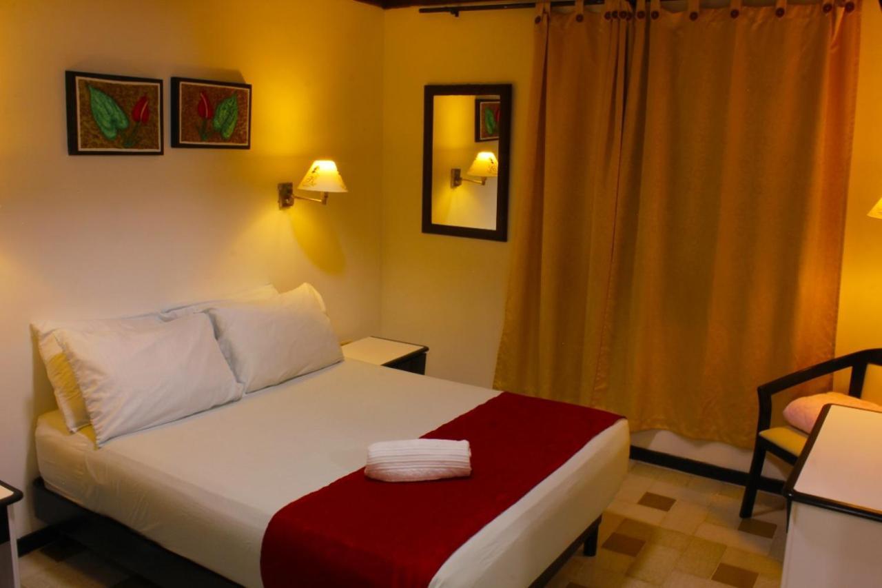 Hotel Mariscal Robledo Cartago Bagian luar foto