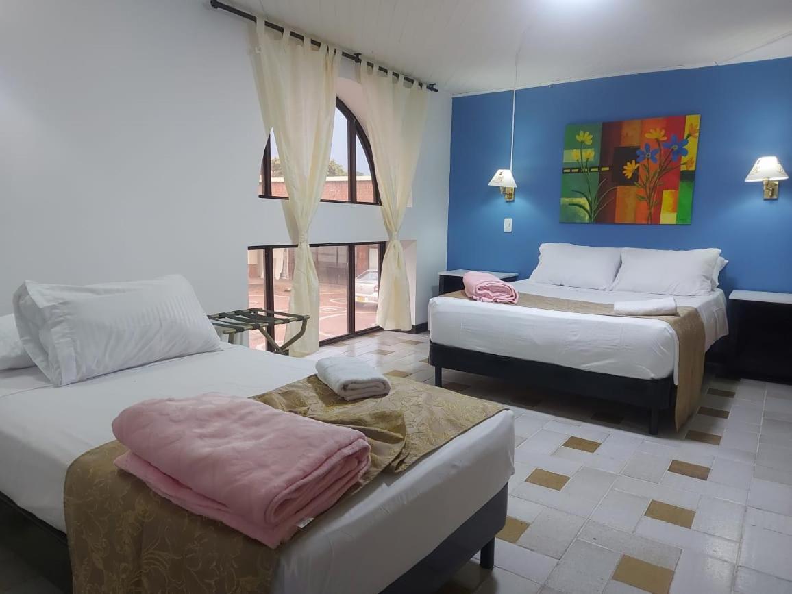 Hotel Mariscal Robledo Cartago Bagian luar foto
