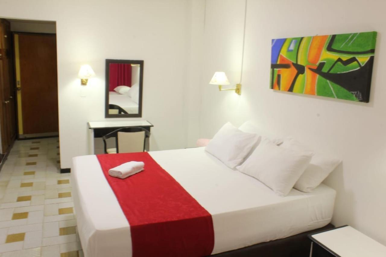 Hotel Mariscal Robledo Cartago Bagian luar foto